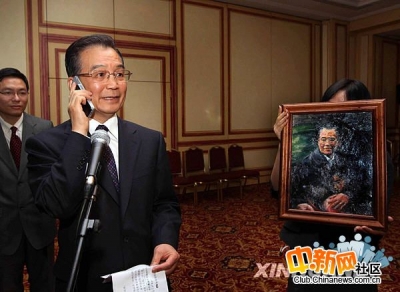 总理用手机.jpg