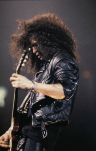 SLASH，枪花的前吉他手，那一手出神入化的布鲁斯金属，太帅了